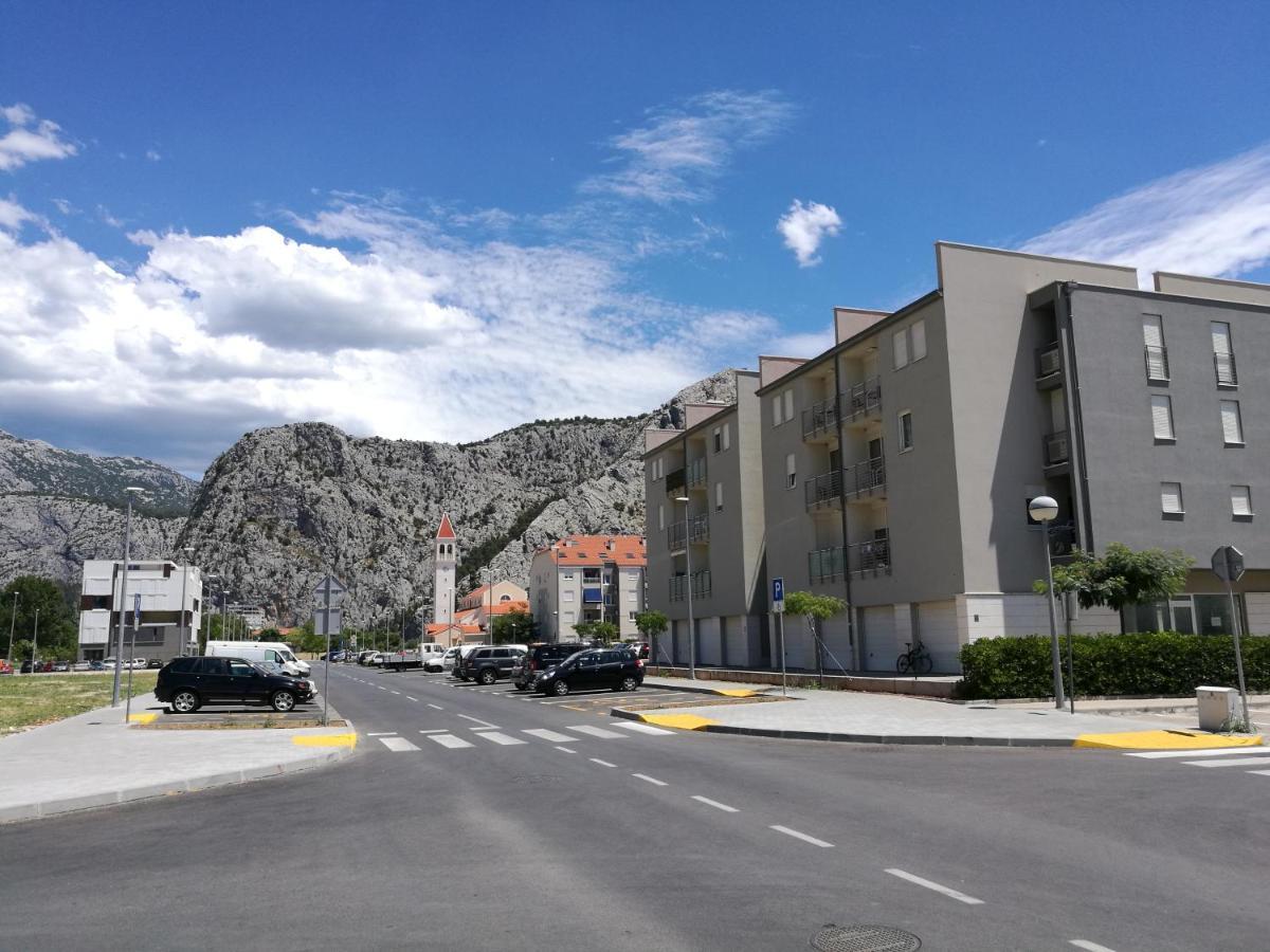 Green 'N Grey Omiš Esterno foto