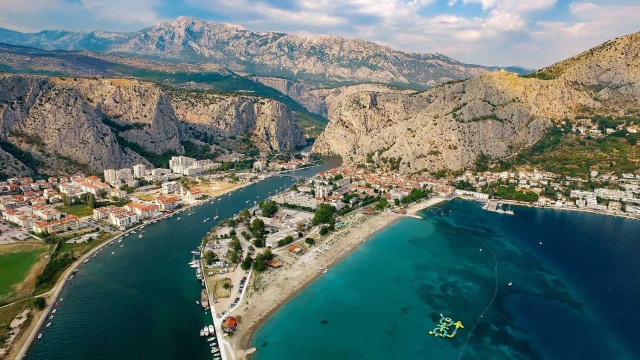 Green 'N Grey Omiš Esterno foto